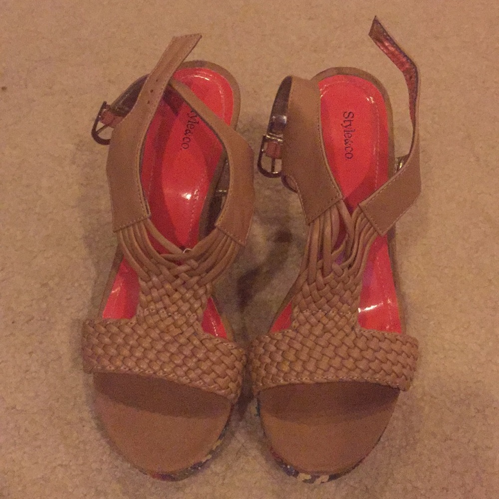 Style and co tan wedges